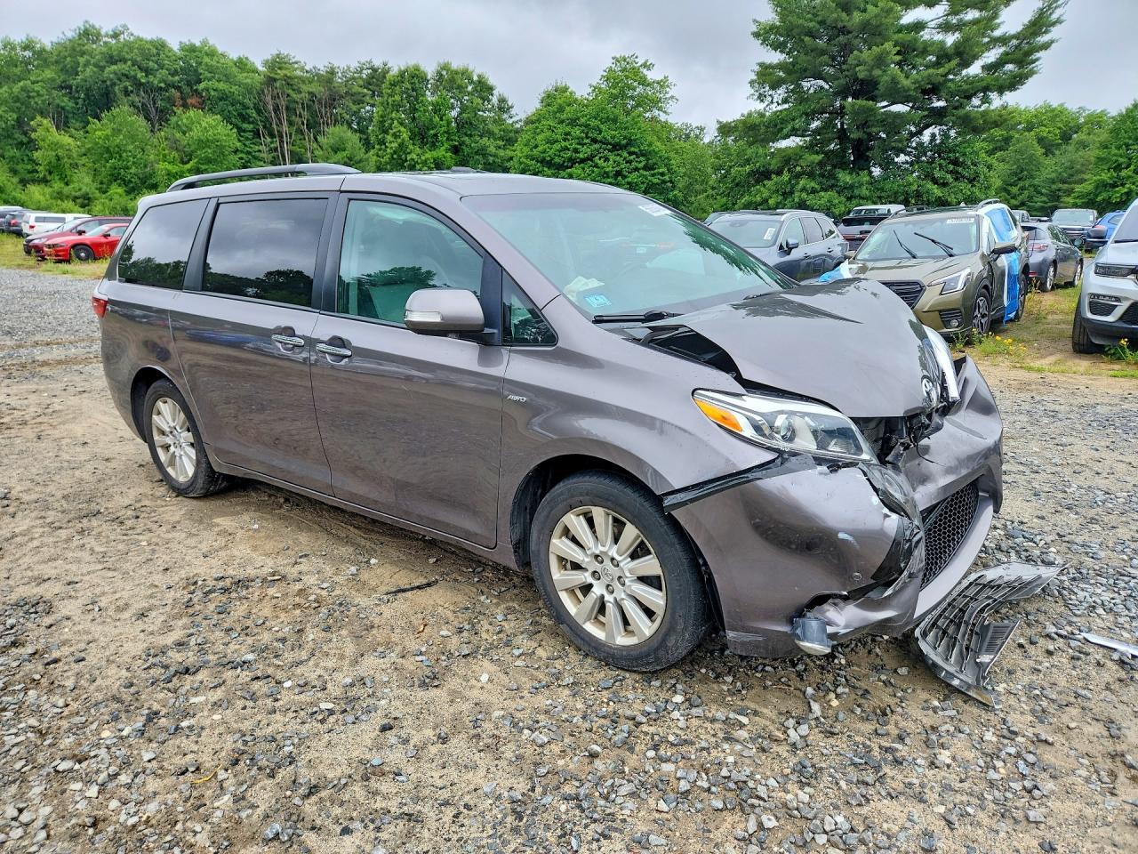 2017 Toyota Sienna Limited 7-Passenger - Фото 4
