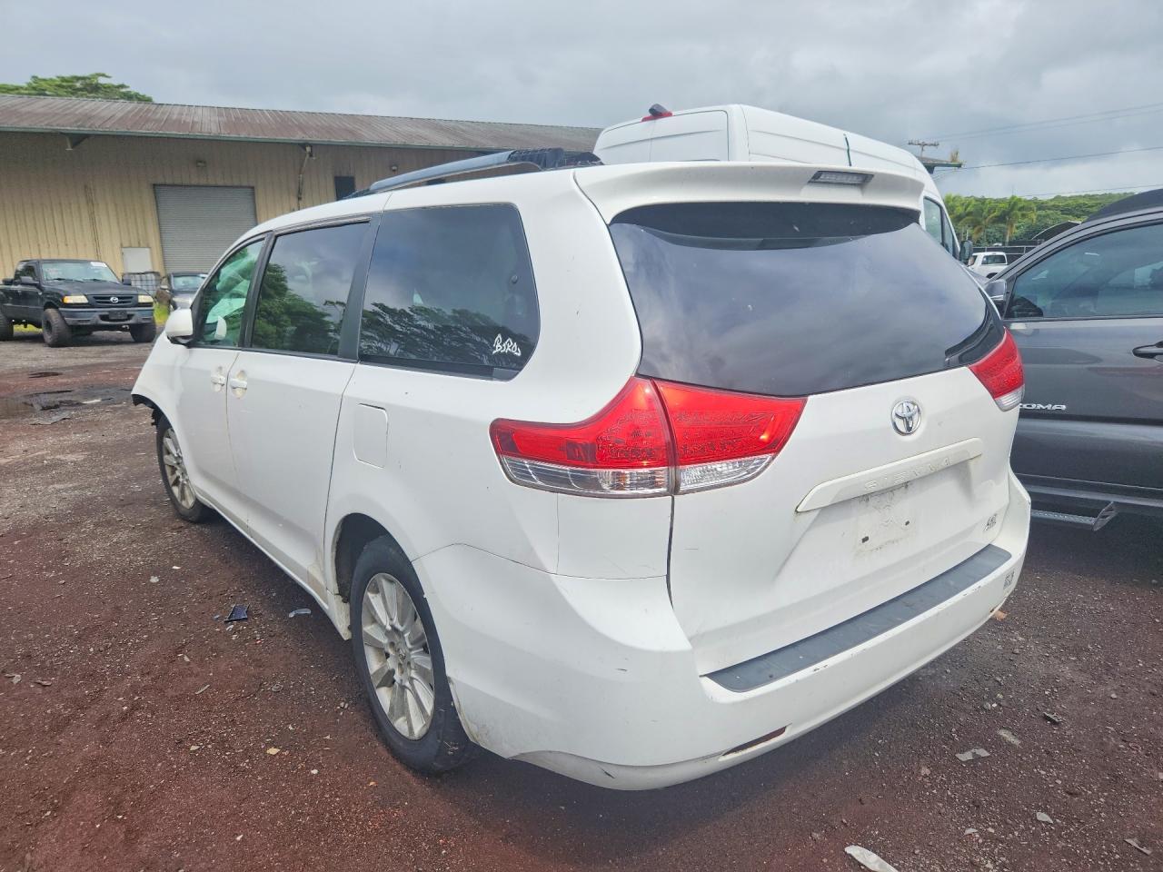 2013 Toyota Sienna Le - Фото 2