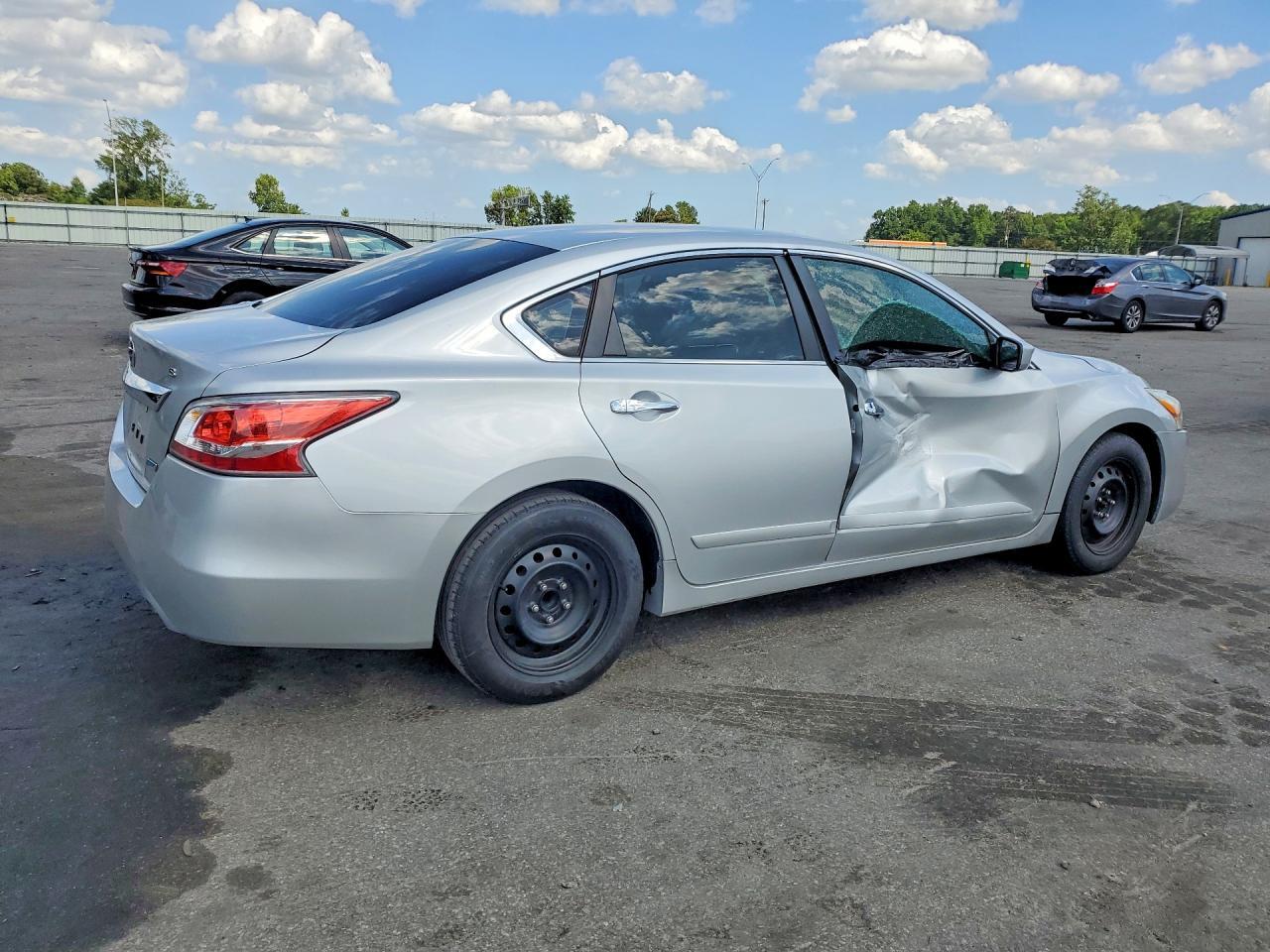 2014 Nissan Altima 2.5 S - Фото 3