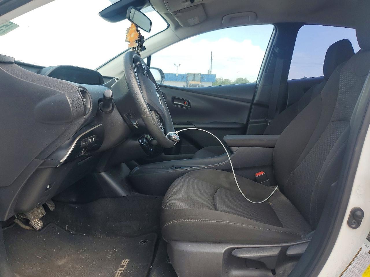 2019 Toyota Prius Le - Image 7