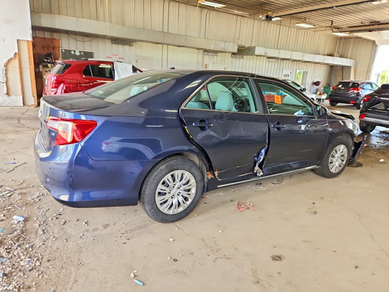 2014 Toyota Camry Le - Фото 3