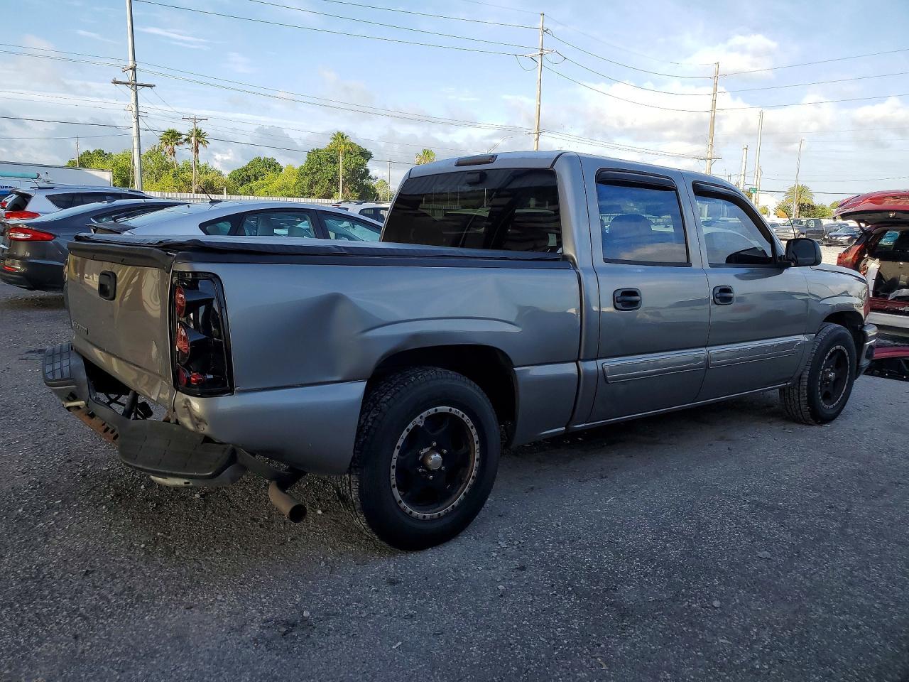 2006 Chevrolet Silverado C1500 - Image 3
