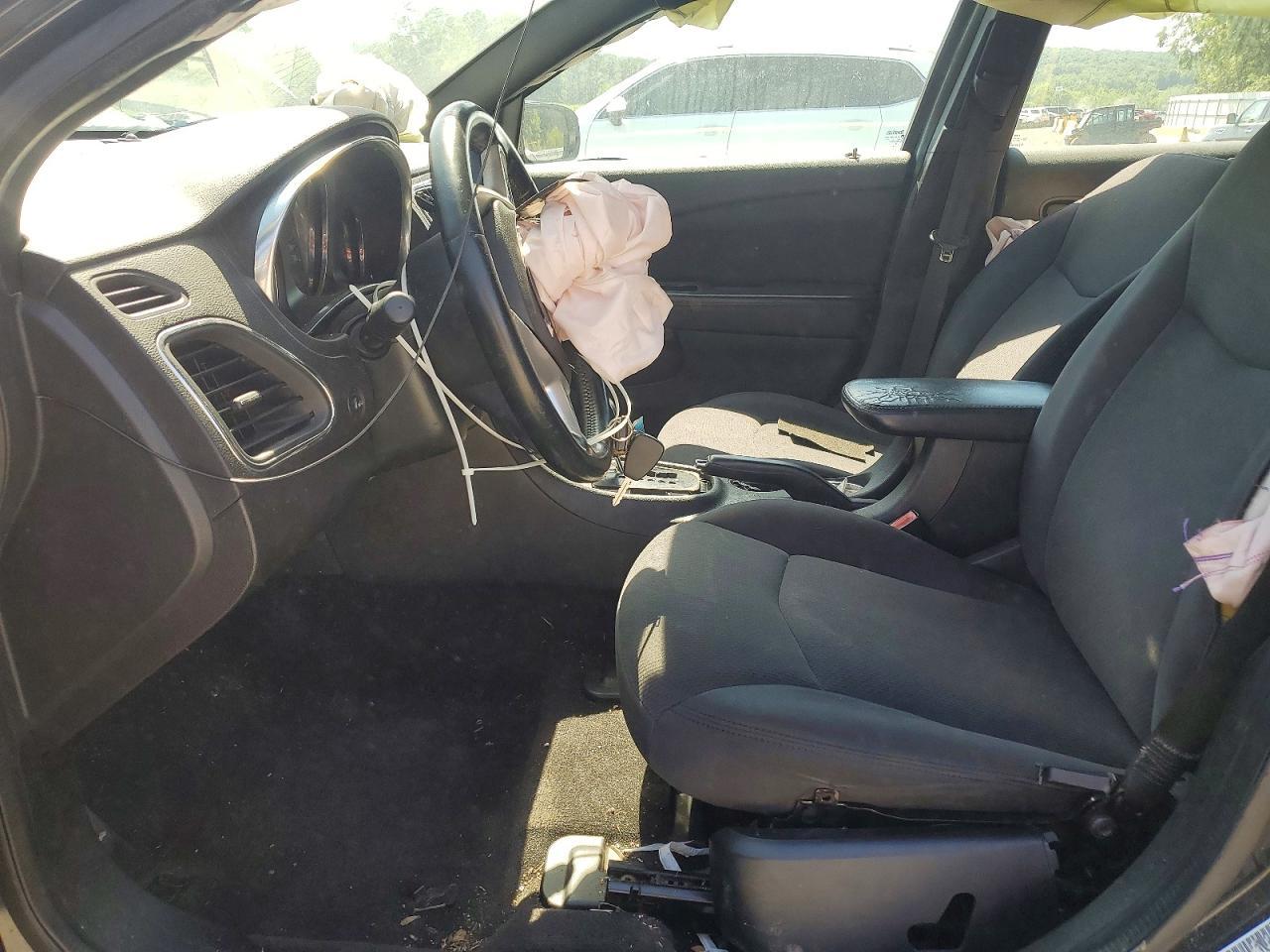 2014 Chrysler 200 - Image 7