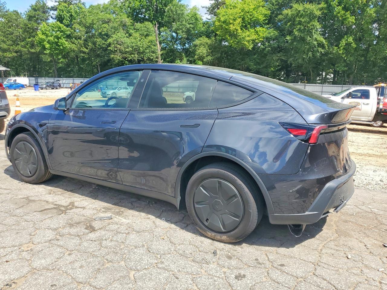 2026 Tesla Model Y - Фото 2