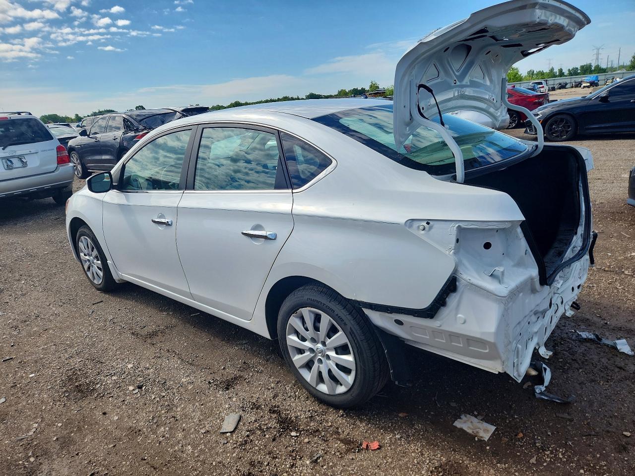 2014 Nissan Sentra S - Фото 2