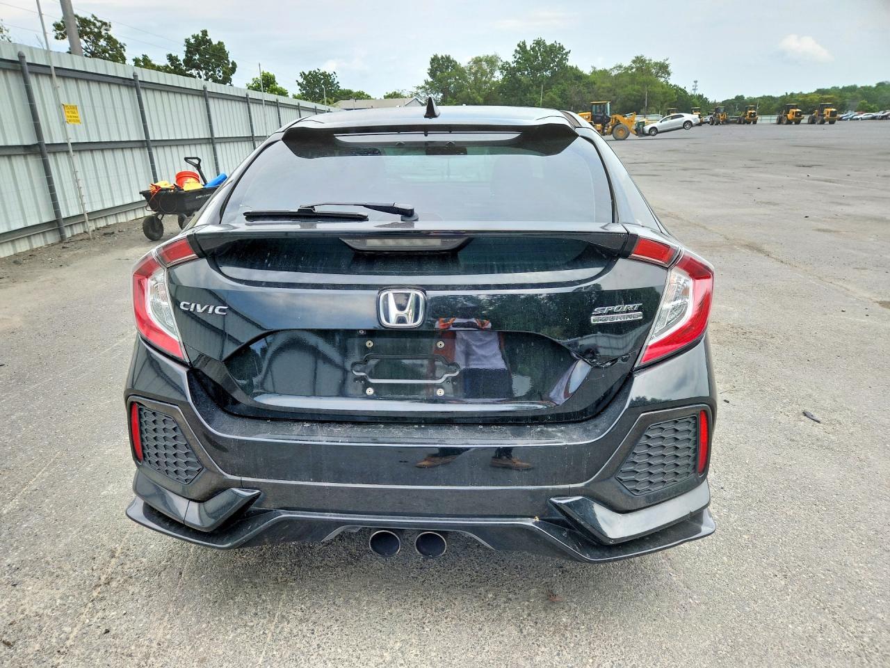 2017 Honda Civic Sport Touring - Image 6