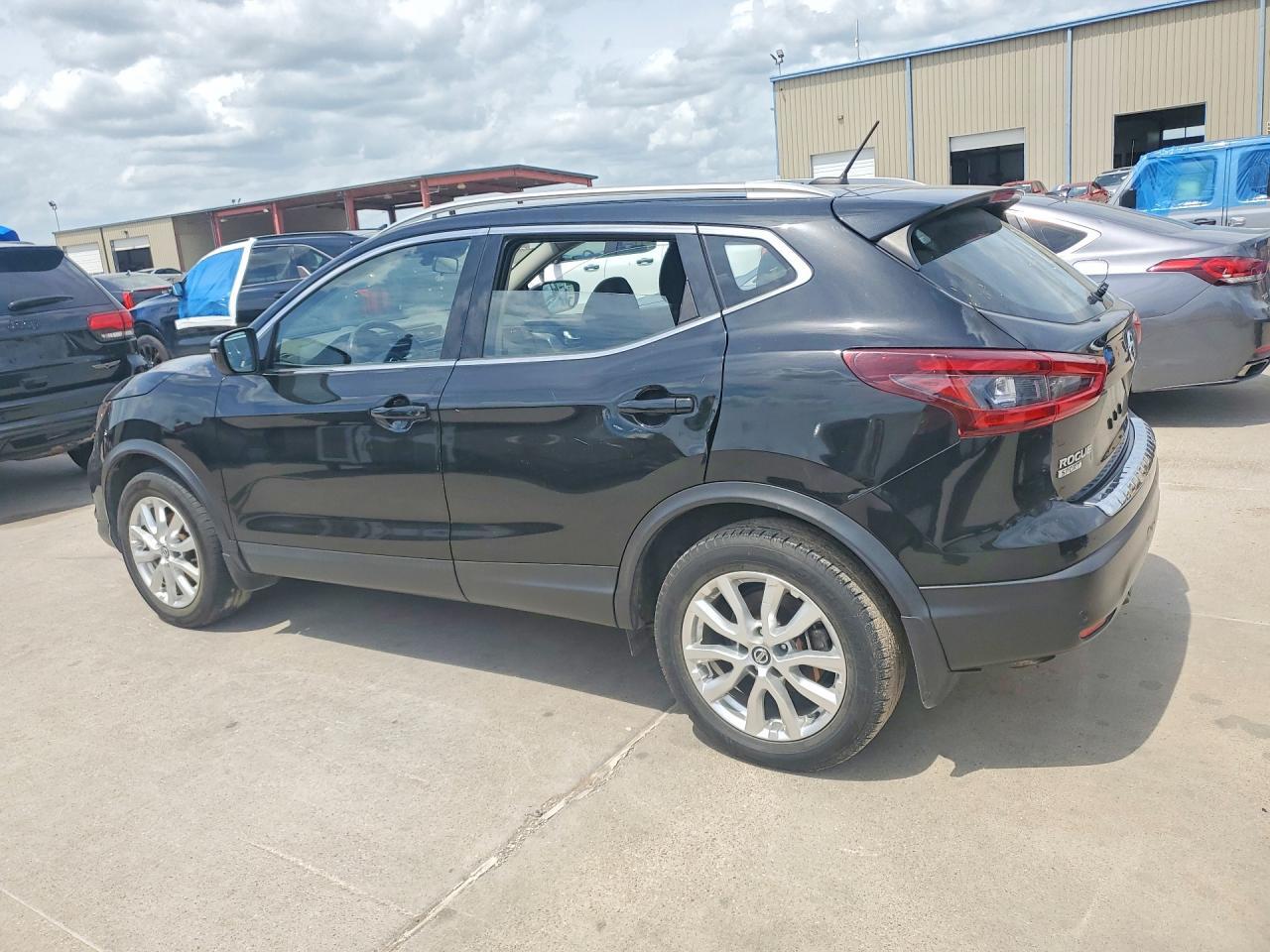 2021 Nissan Rogue Sport Sv - Image 2