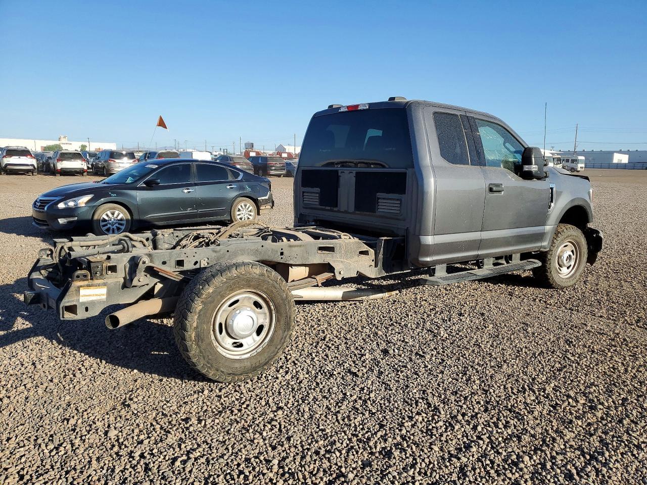 2022 Ford F250 Super Duty - Image 3