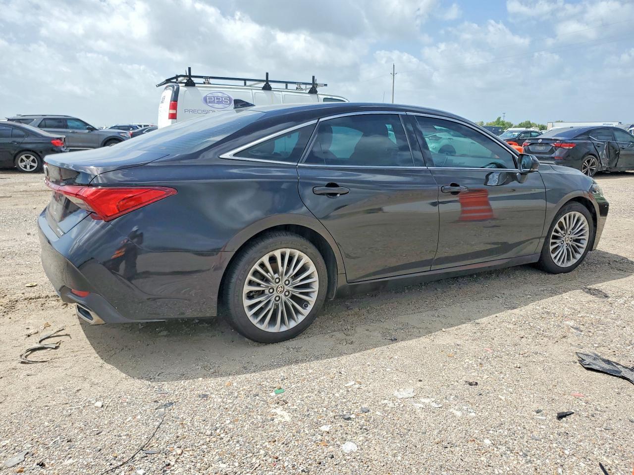 2021 Toyota Avalon Limited - Image 3