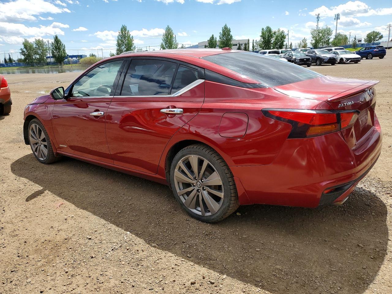 2019 Nissan Altima Platinum - Image 2