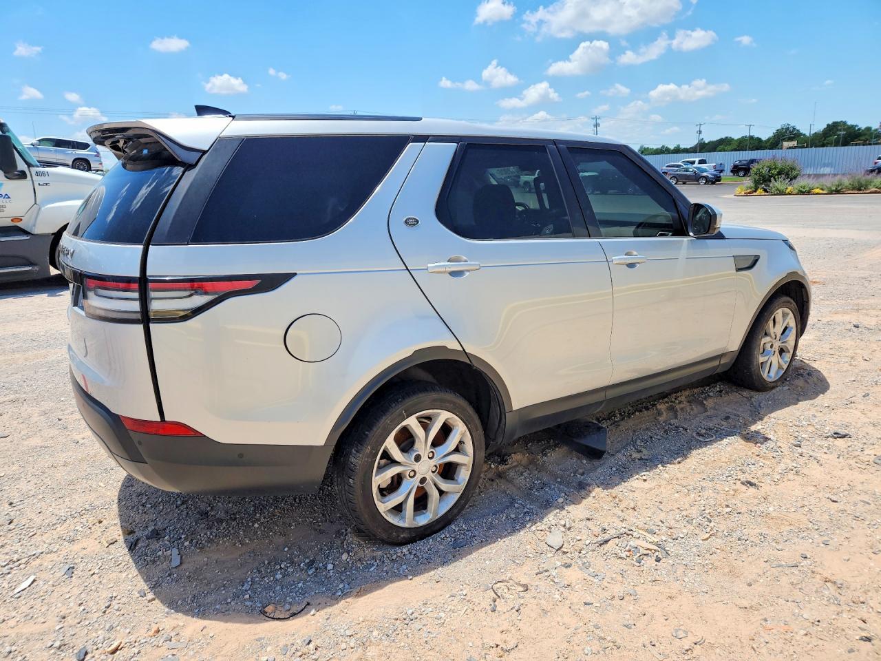 2020 Land Rover Discovery Se - Image 3