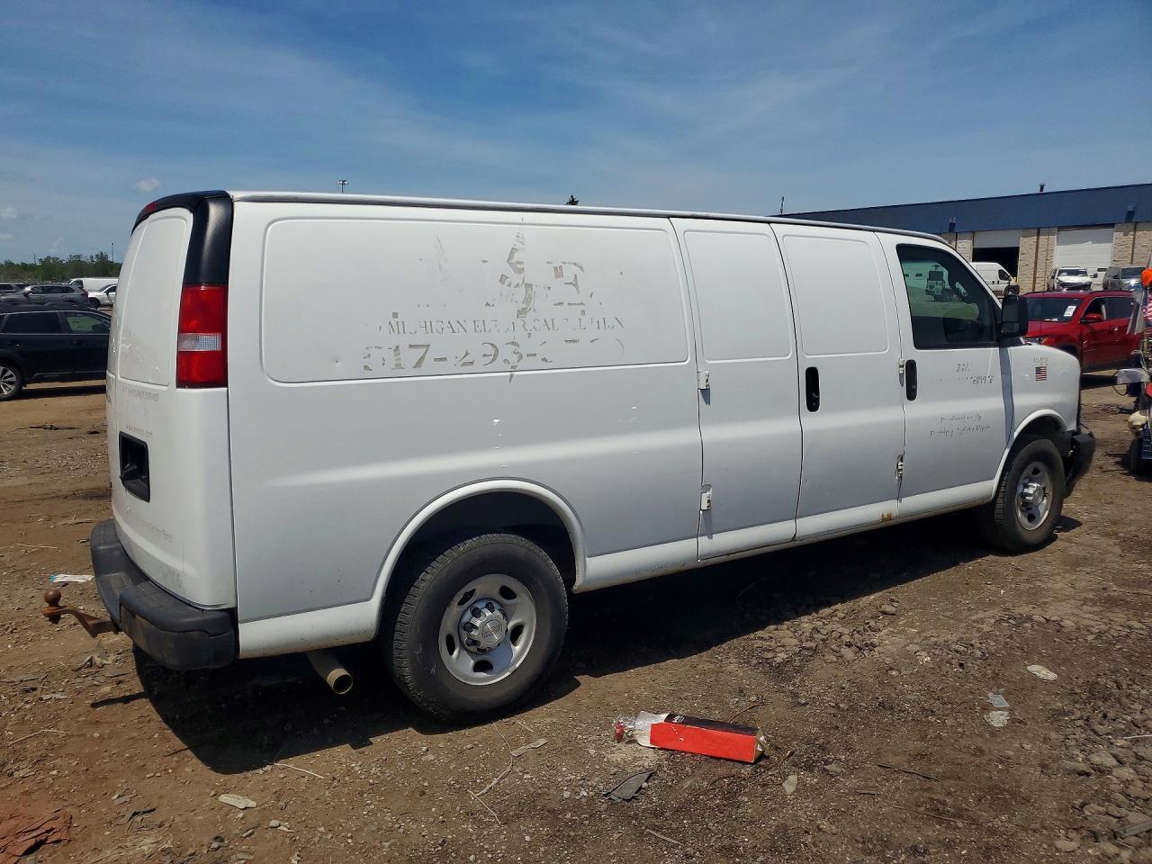 2017 Chevrolet Express G2500 - Фото 3