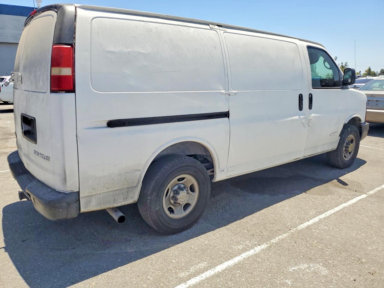 2006 Chevrolet Express 2500 Delivery Van - Image 3