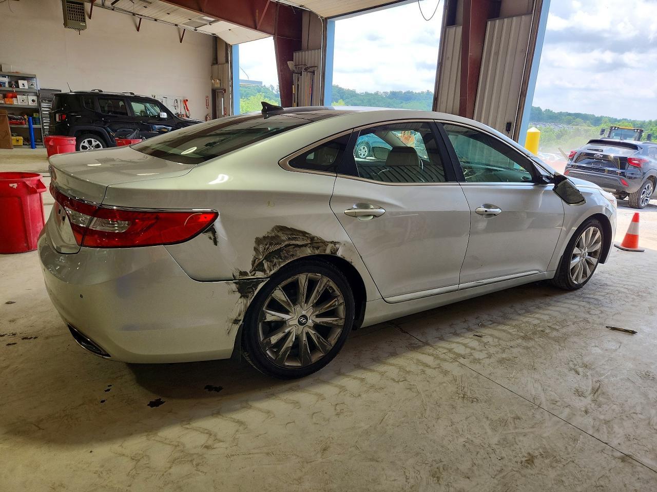 2013 Hyundai Azera Base - Image 3