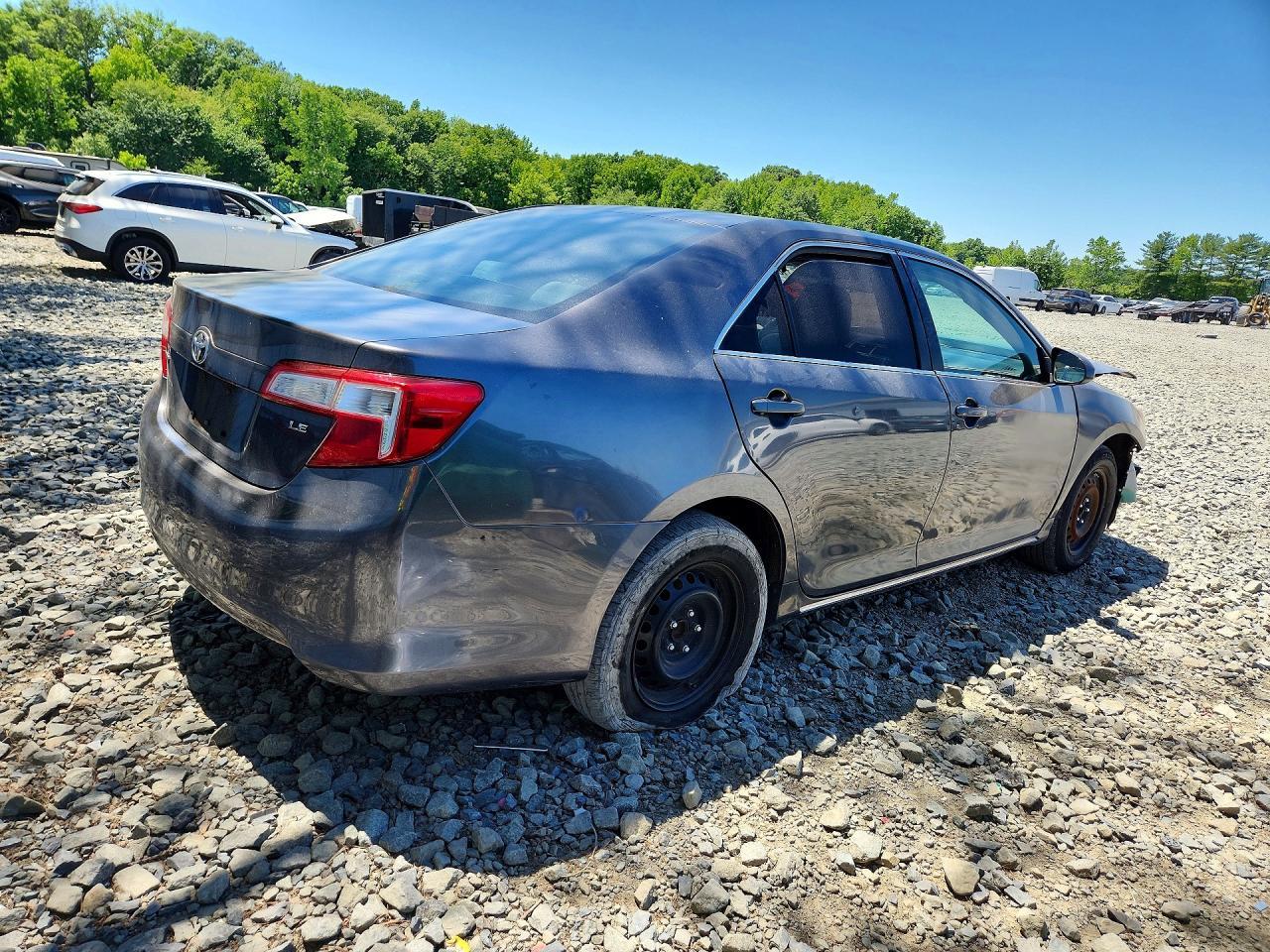2013 Toyota Camry Le - Image 3