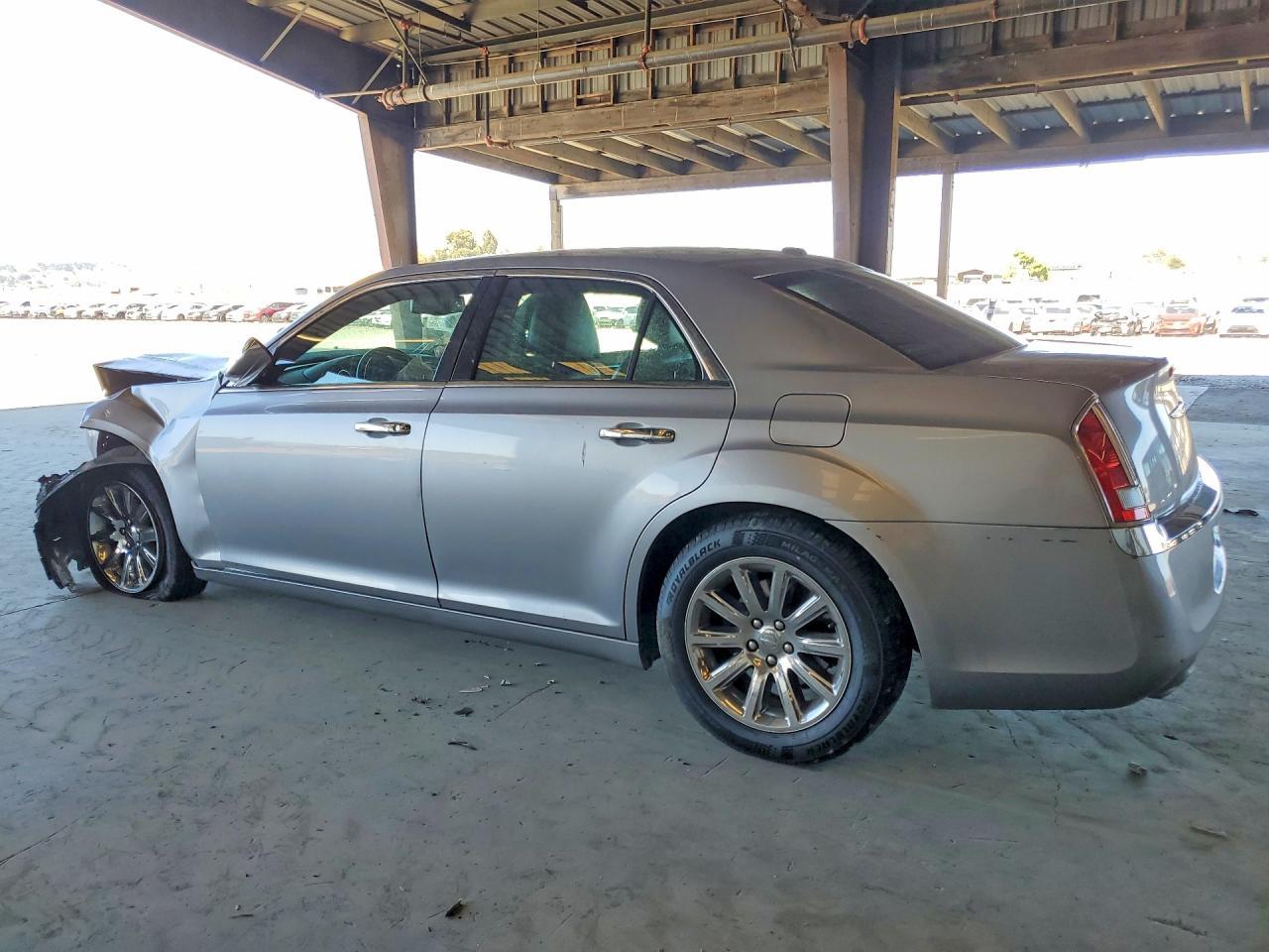 2014 Chrysler 300C - Image 2