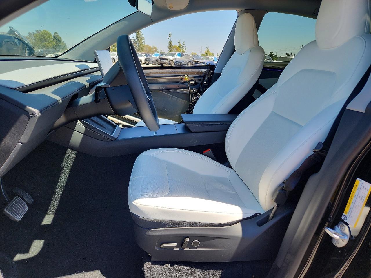 2026 Tesla Model Y - Фото 7