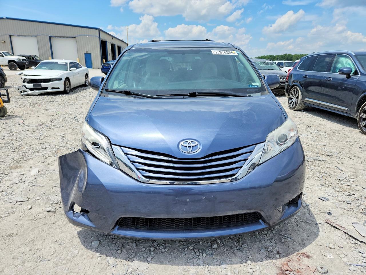 2015 Toyota Sienna Le - Image 5