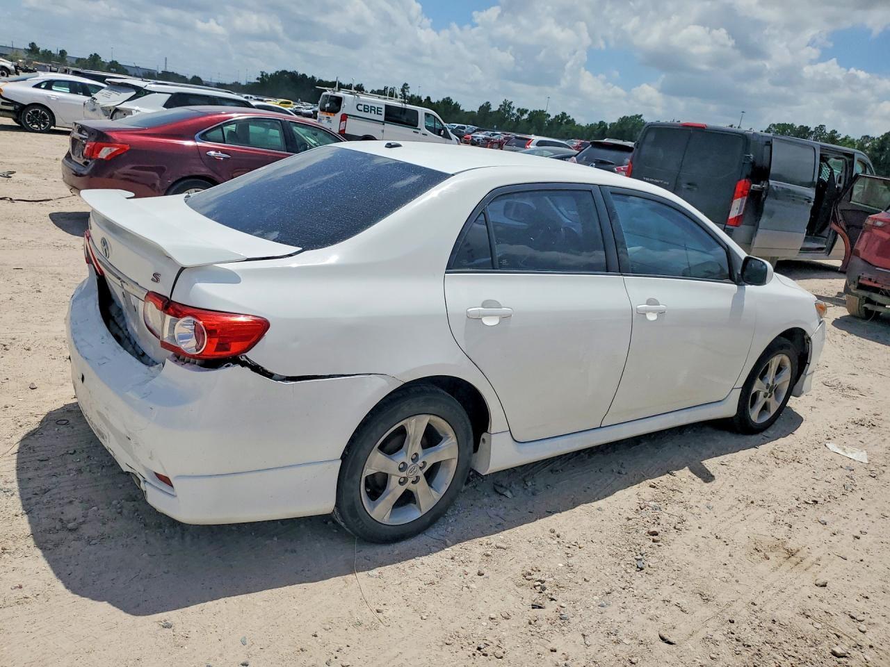 2011 Toyota Corolla S - Фото 3