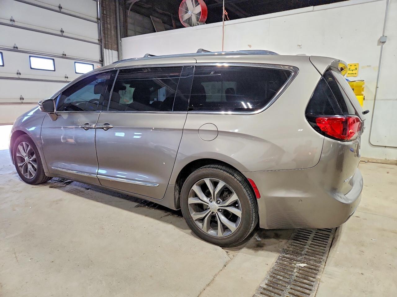 2017 Chrysler Pacifica Limited - Фото 2