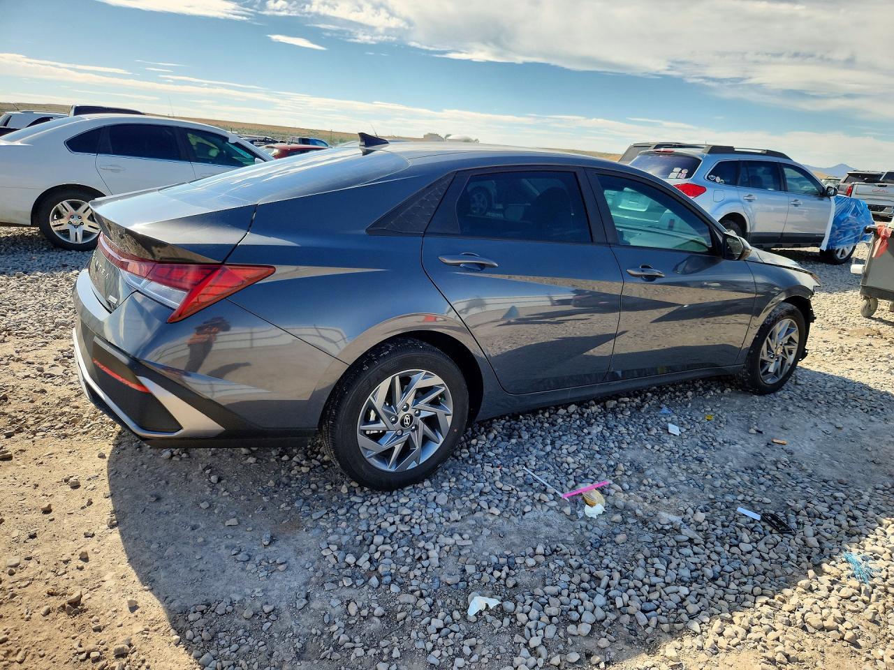 2024 Hyundai Elantra Blue - Фото 3