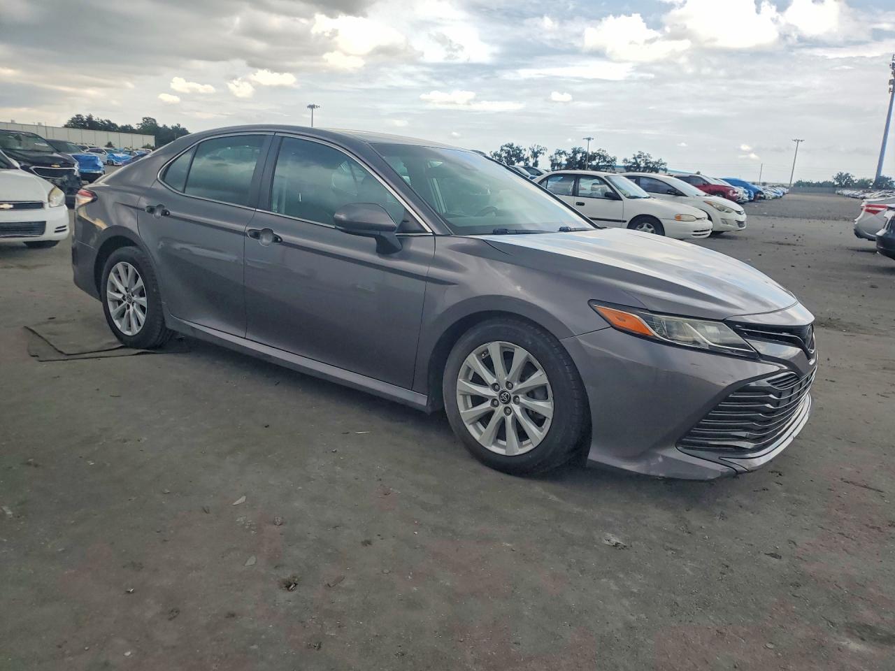 2018 Toyota Camry Le - Image 4