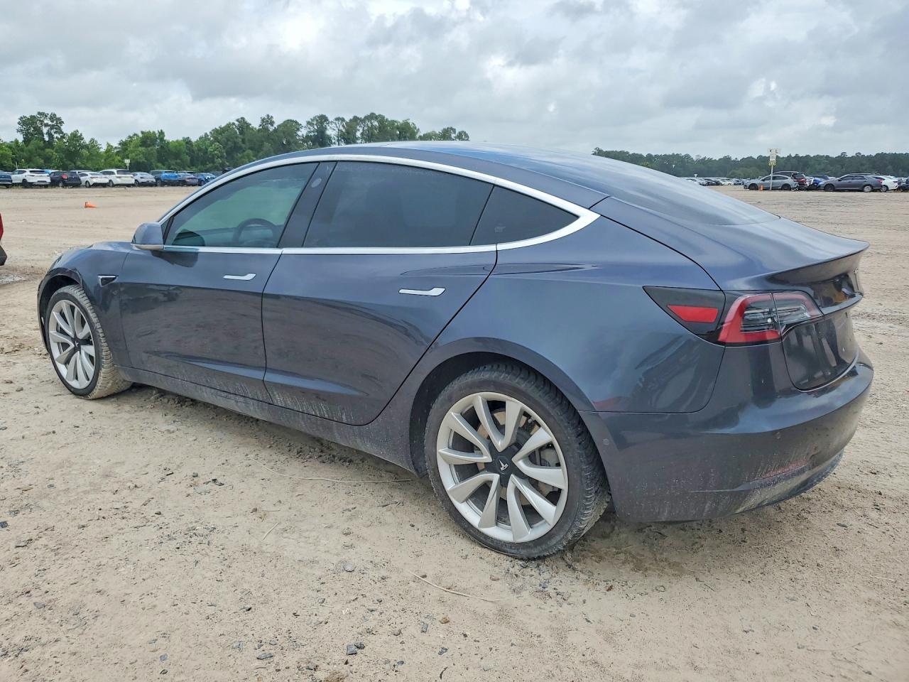 2018 Tesla Model 3 - Фото 2