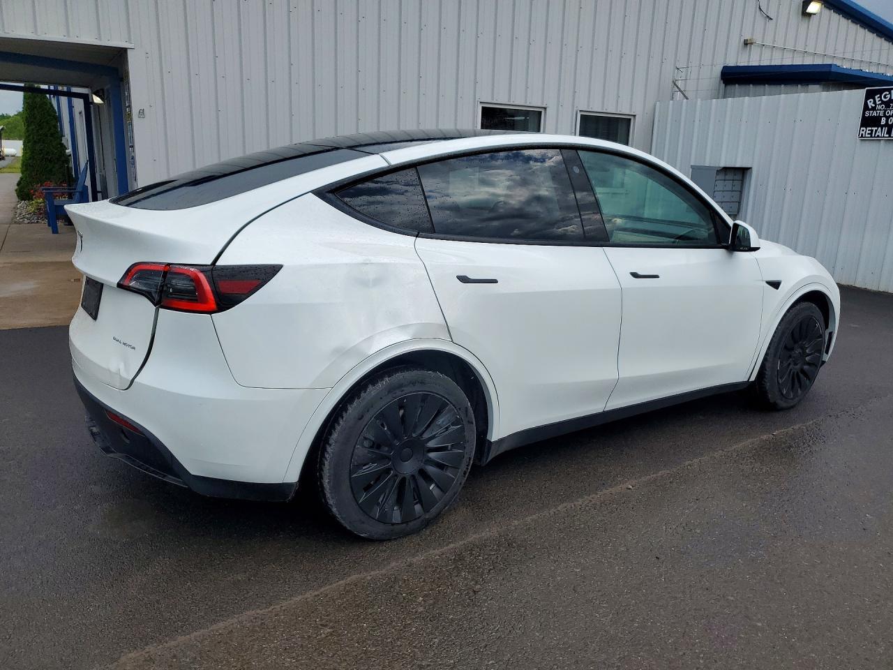 2023 Tesla Y - Фото 3