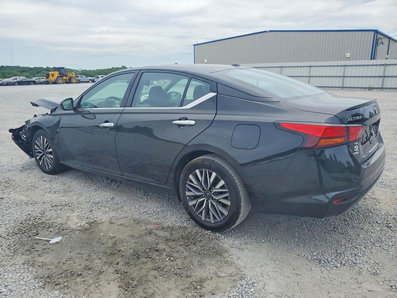 2025 Nissan Altima Sv - Image 2