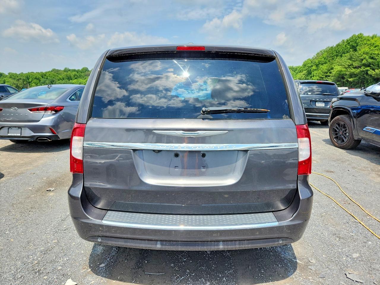 2014 Chrysler Town & Country Touring L - Image 6