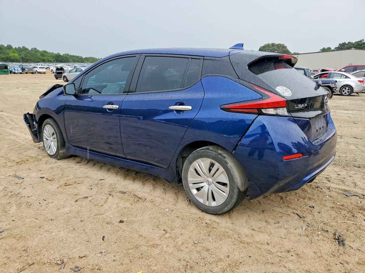 2022 Nissan Leaf S - Image 2