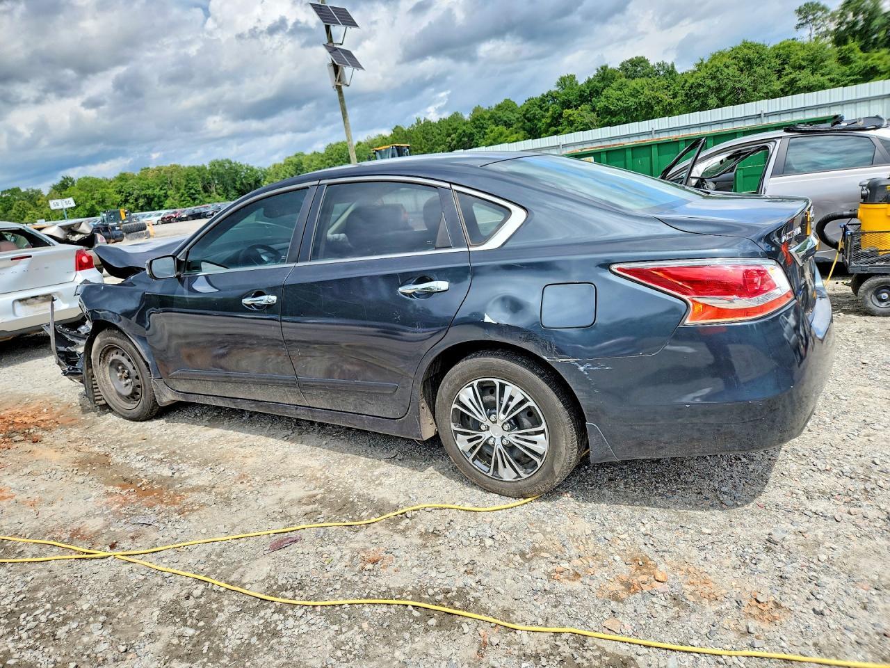 2015 Nissan Altima 2.5 S - Фото 2