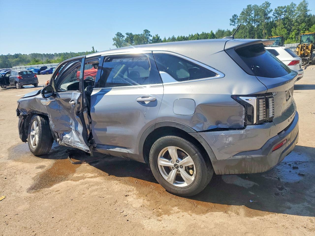2022 Kia Sorento Lx - Image 2