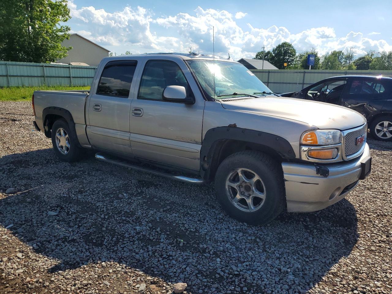 2005 GMC Sierra K1500 Denali - Image 4