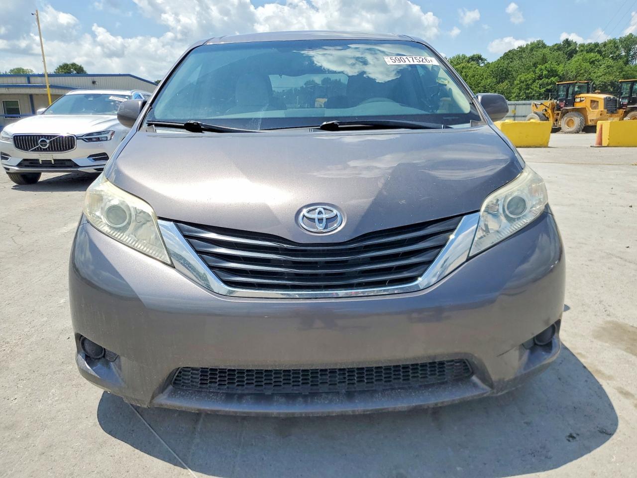 2014 Toyota Sienna Le - Image 5