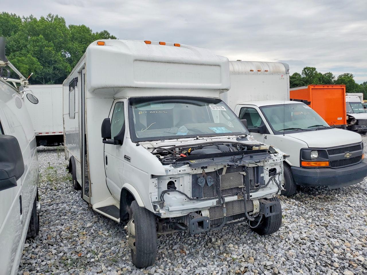 2016 Ford E-450 - Image 4