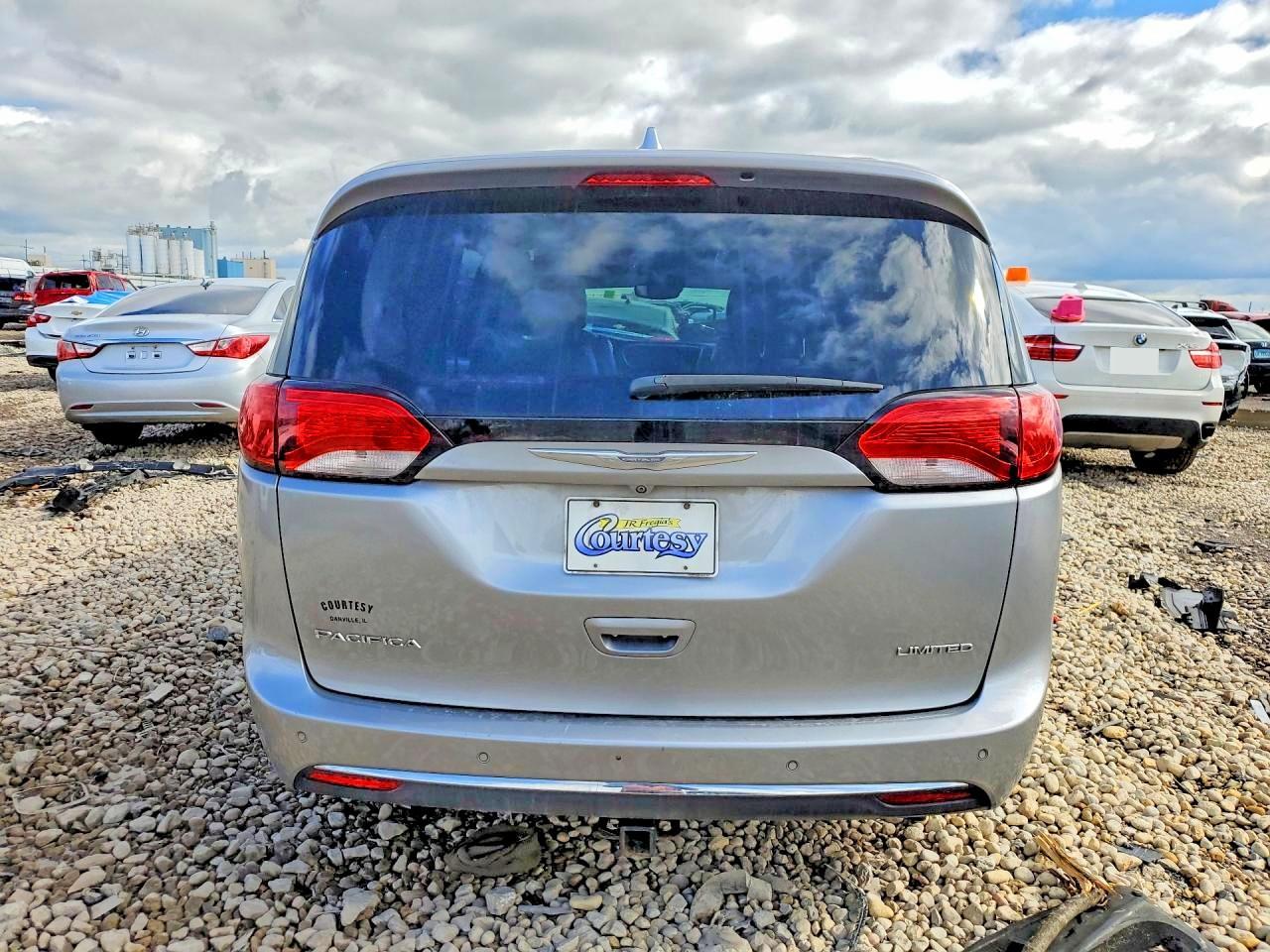 2017 Chrysler Pacifica Limited - Фото 6