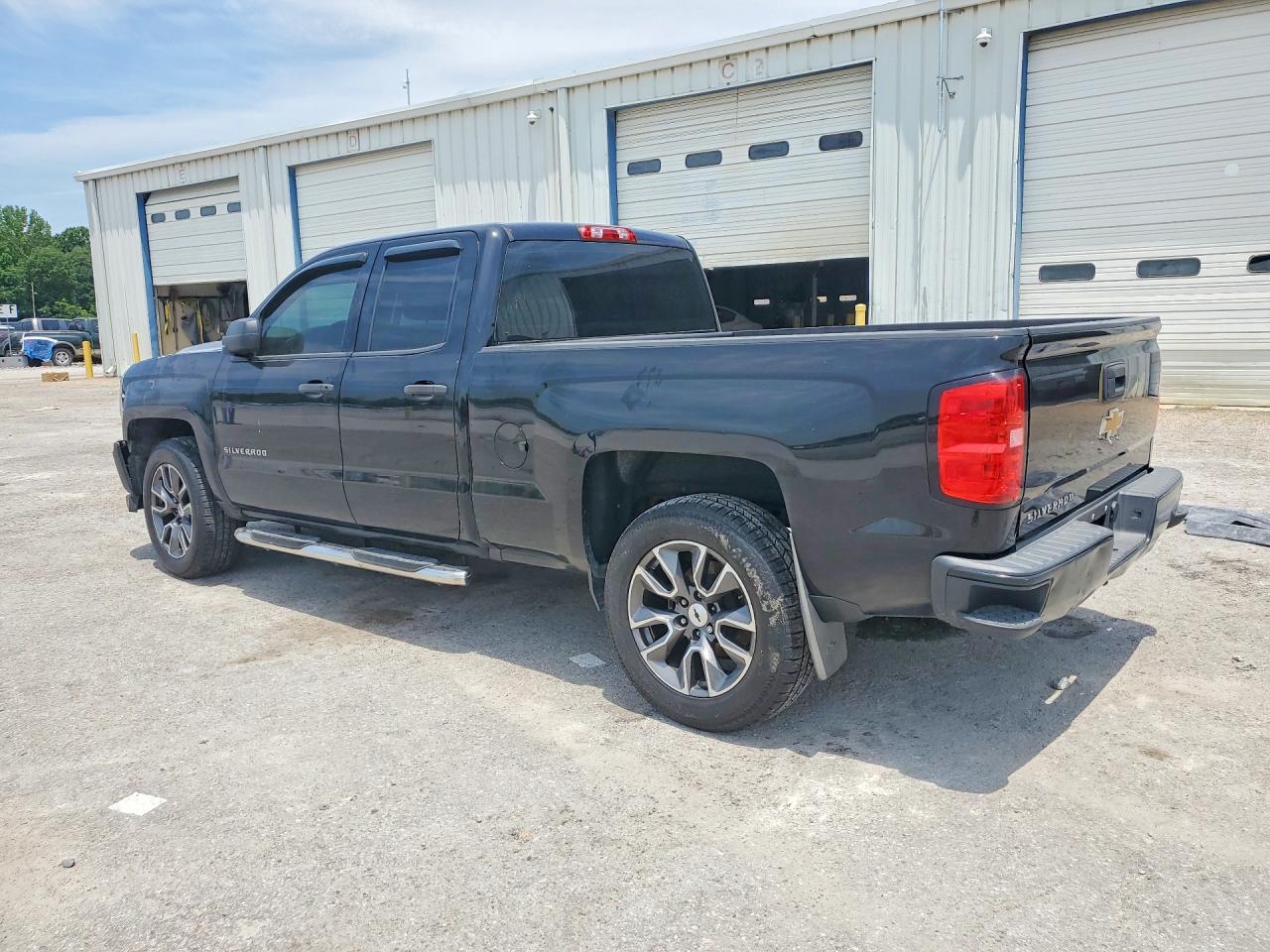 2017 Chevrolet Silverado C1500 - Фото 2