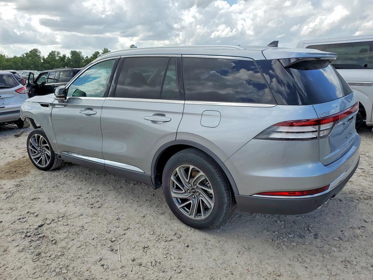 2023 Lincoln Aviator - Image 2