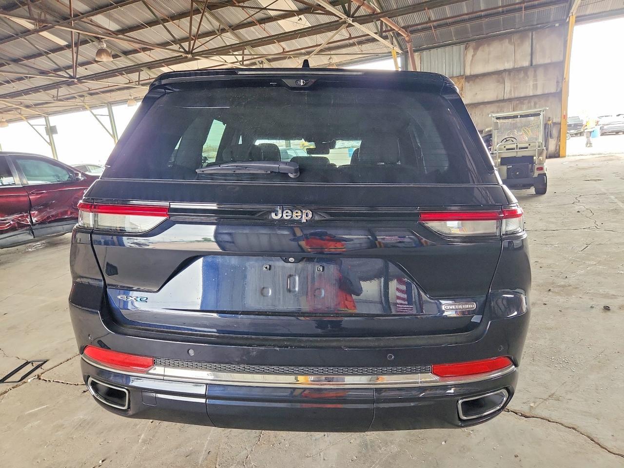 2022 Jeep Grand Cherokee Overland 4Xe - Image 6