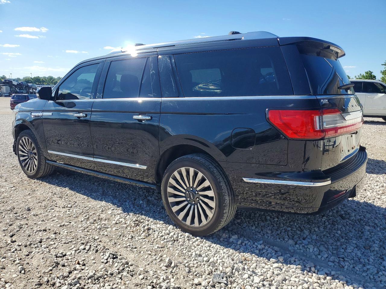 2019 Lincoln Navigator L Reserve - Image 2