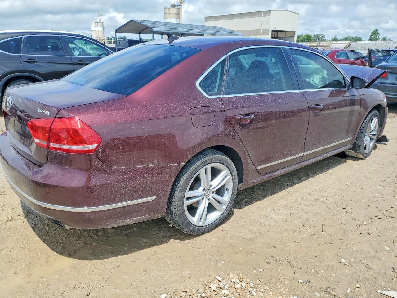 2012 Volkswagen Passat Sel - Фото 3