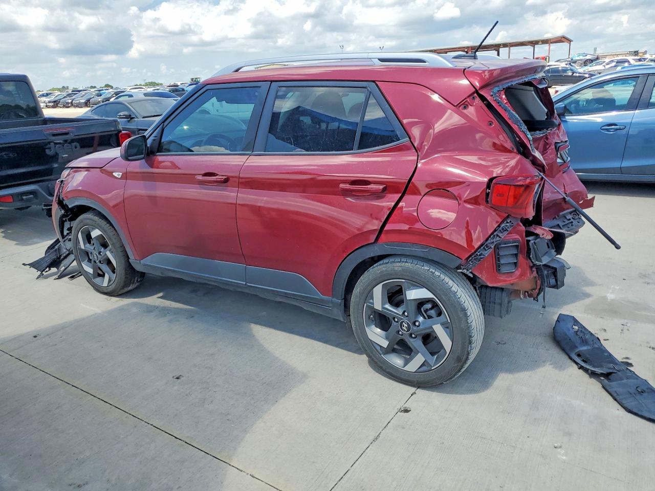 2023 Hyundai Venue Limited - Фото 2