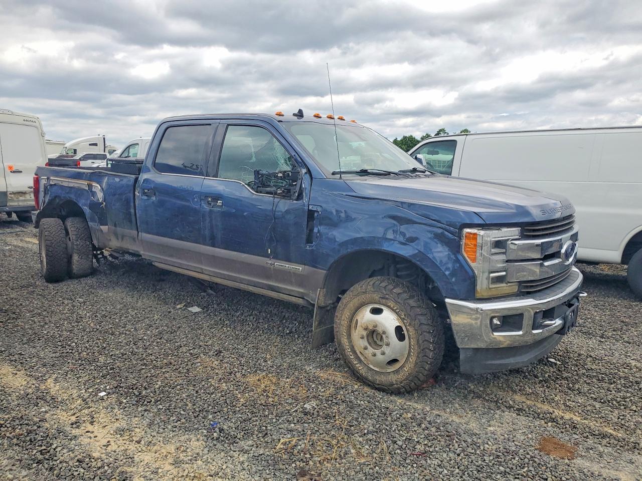 2019 Ford F350 Super Duty - Image 4