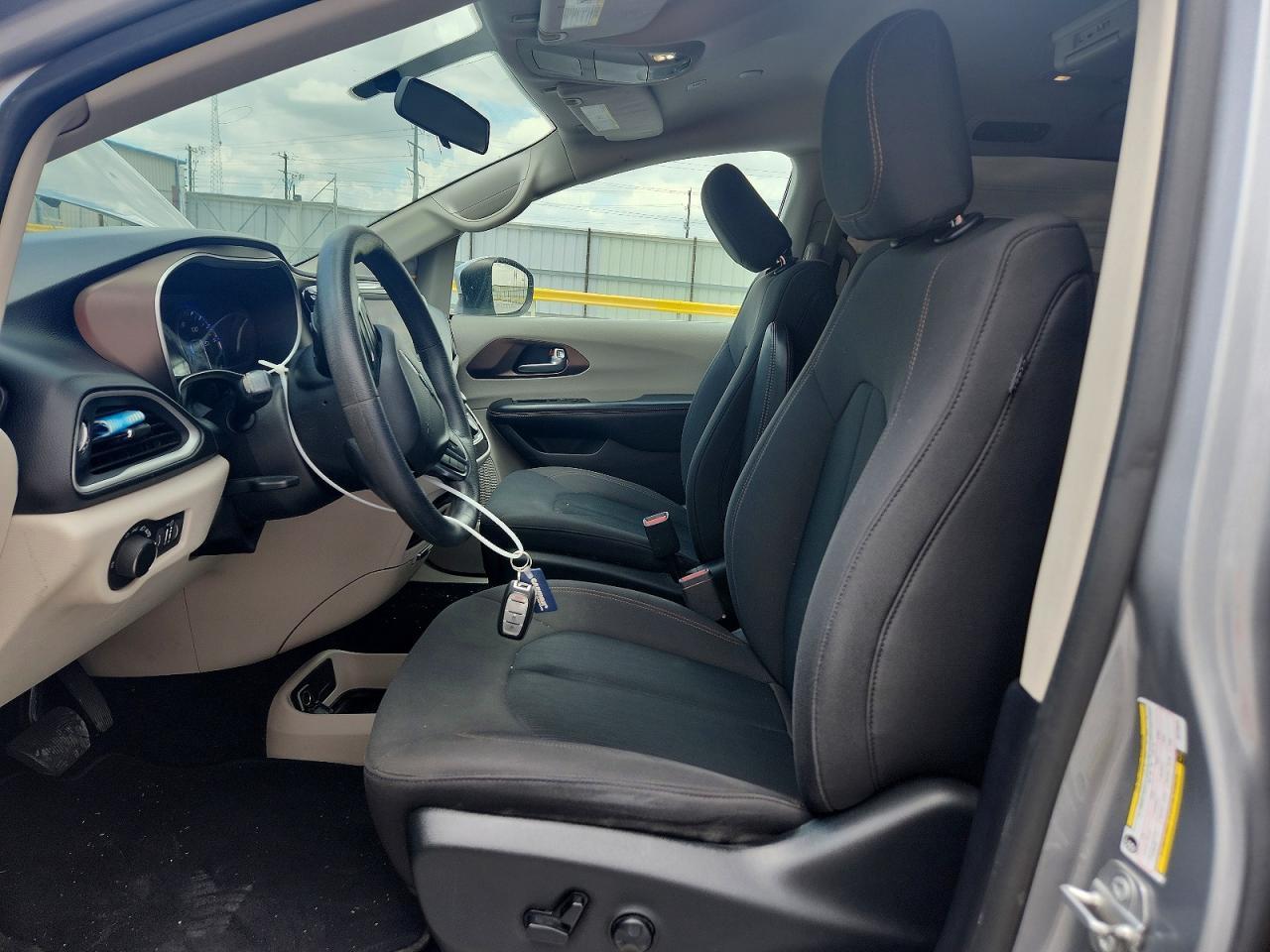 2019 Chrysler Pacifica Lx - Image 7