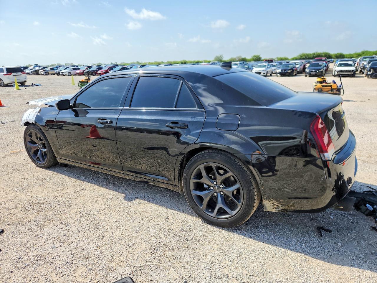 2023 Chrysler 300 S - Фото 2