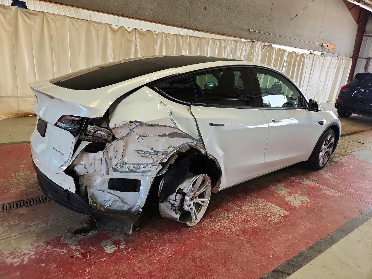 2023 Tesla Model Y - Image 3
