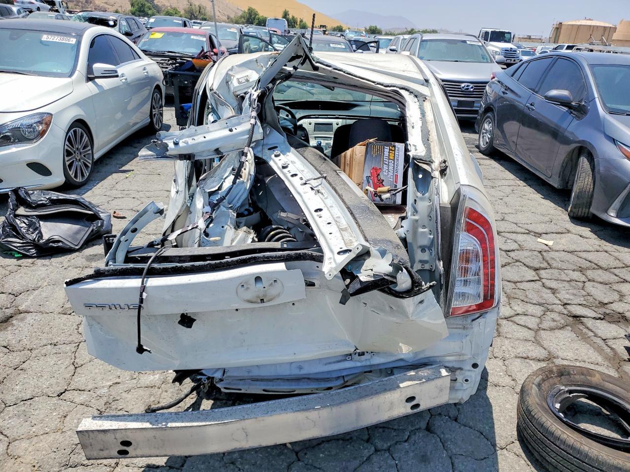 2014 Toyota Prius Two - Фото 6