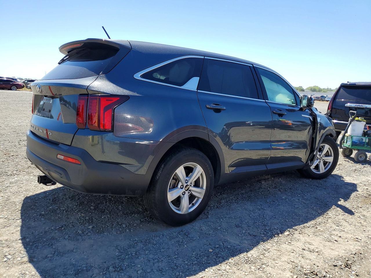 2021 Kia Sorento Lx - Image 3