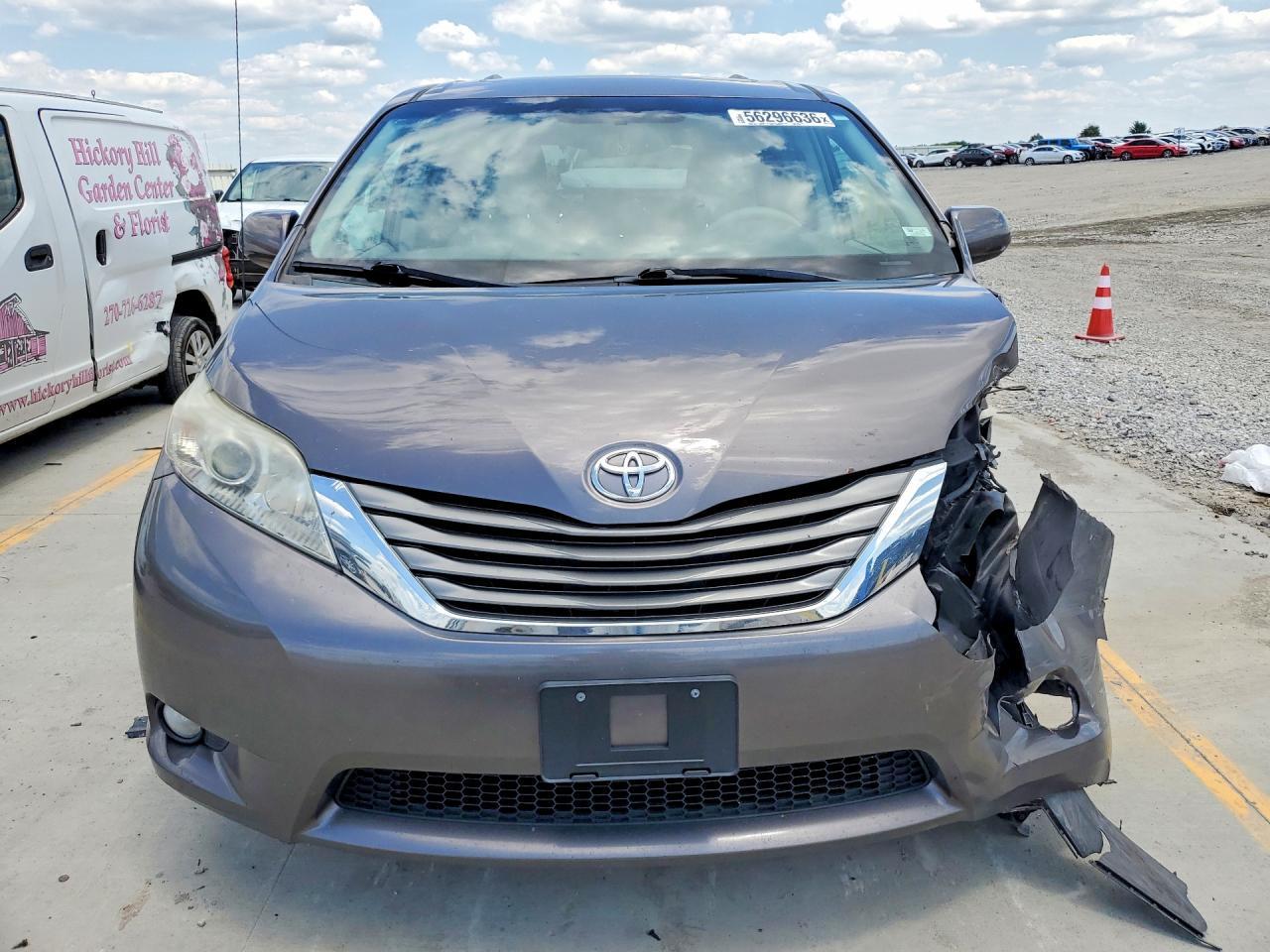 2013 Toyota Sienna Xle 8-Passenger - Фото 5